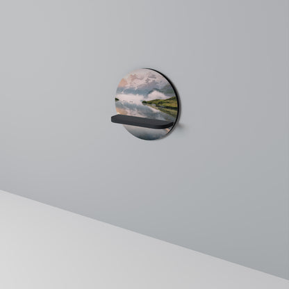 DIMMIG HORIZON Rund konsthylla i svart finish