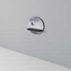 SILENT CABIN Rund konsthylla i svart finish