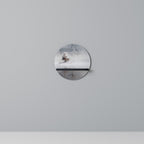 SILENT CABIN Rund konsthylla i svart finish