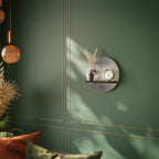 SILENT CABIN Rund konsthylla i svart finish