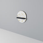 SPOTTED DAZE Oval konsthylla i svart finish