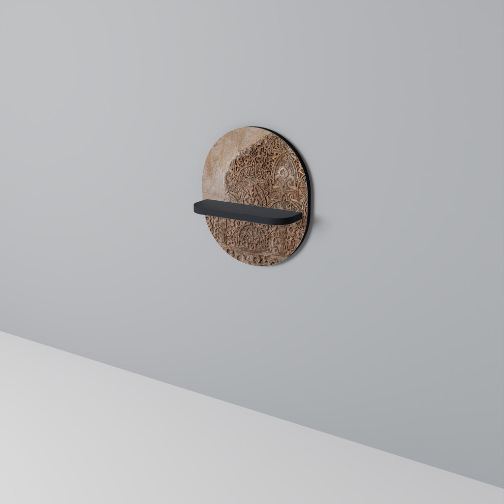 ARABESQUE WHISPERS Oval konsthylla i svart finish