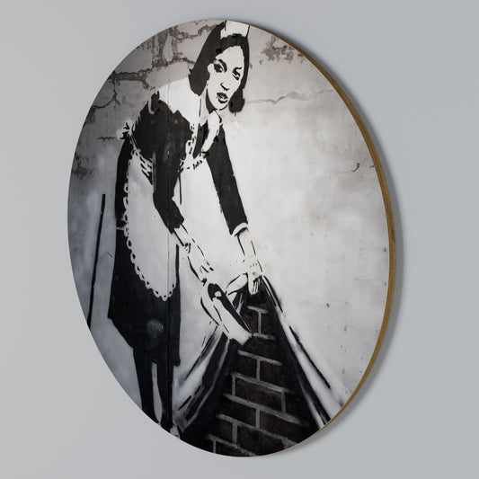 SWEEPING UNDER (BANKSY) Rund väggdekor
