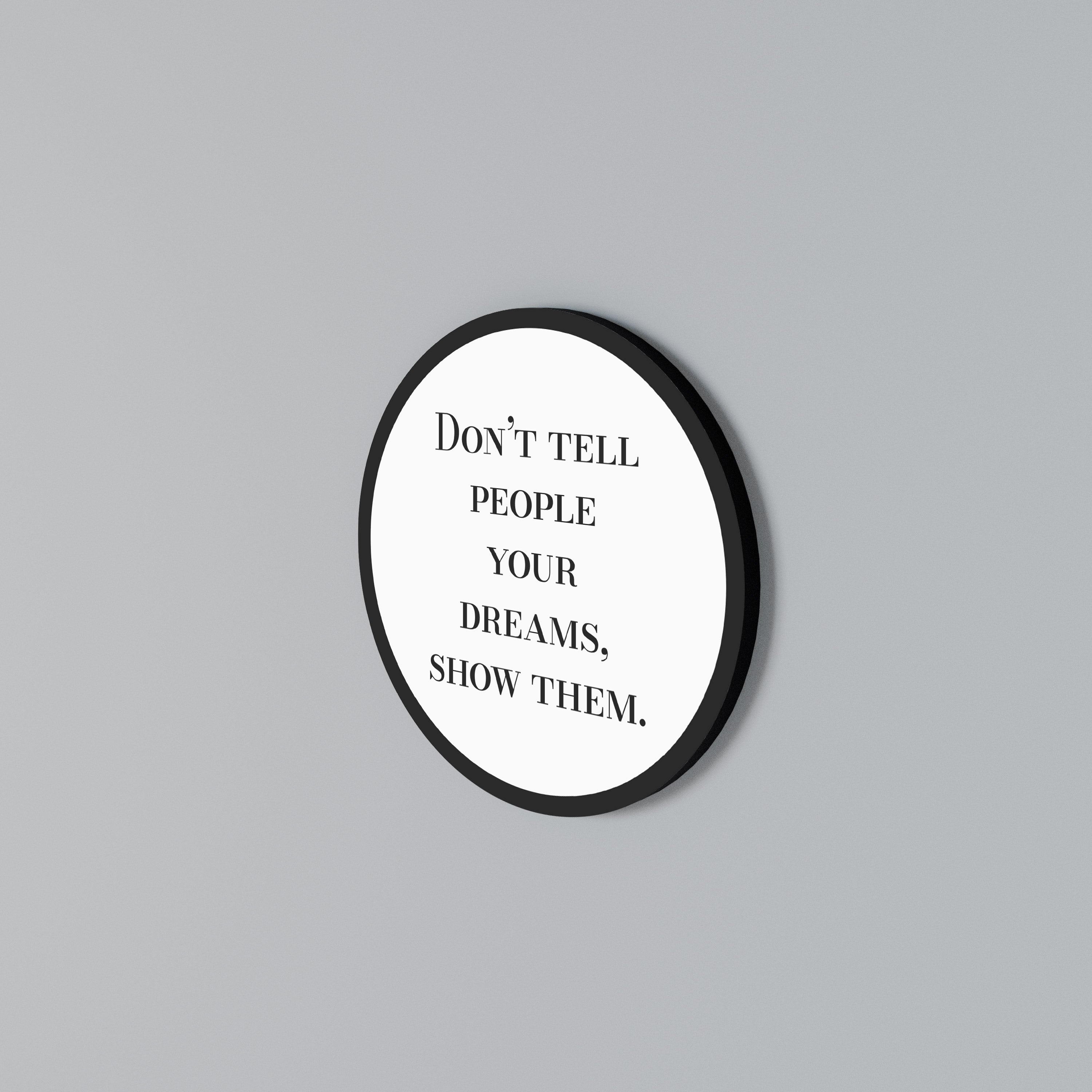 DREAMS IN ACTION Rund väggdekor