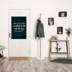 BESLUT I ÖGONBLICK Vertikal affisch med självhäftande mönster