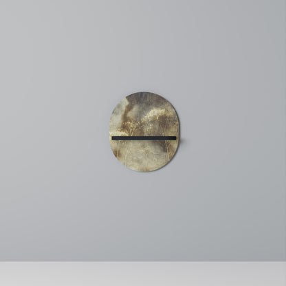GENTLE POWER Oval konsthylla i svart finish