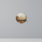 TRANSKILT FÄLT Rund konsthylla i svart finish