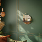 TRANSKILT FÄLT Rund konsthylla i svart finish