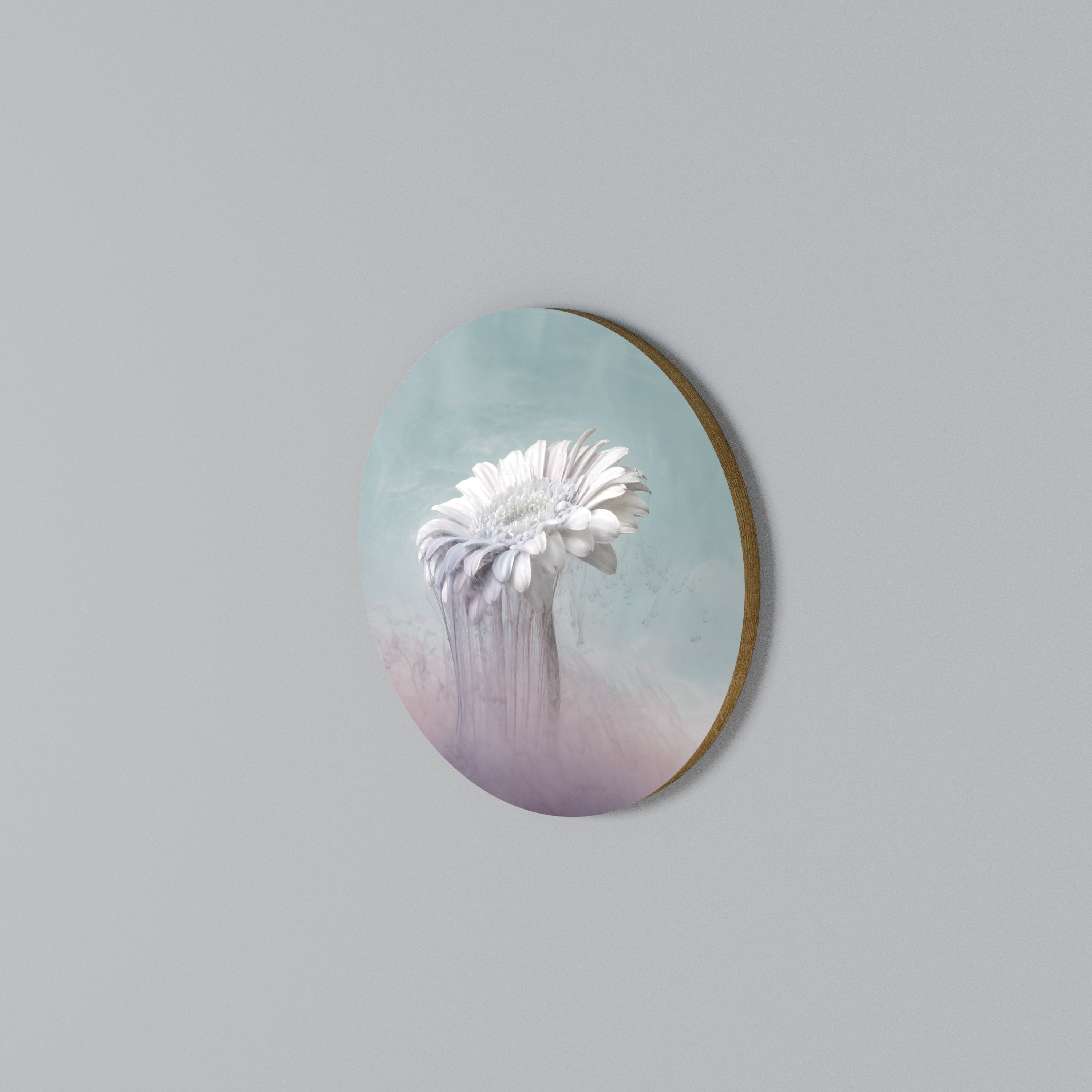 MELTING GERBERA Round Wall Art