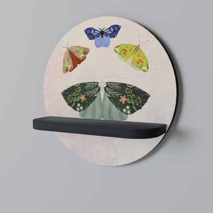 MOTH INTO THE LIGHT Rund konsthylla i svart finish
