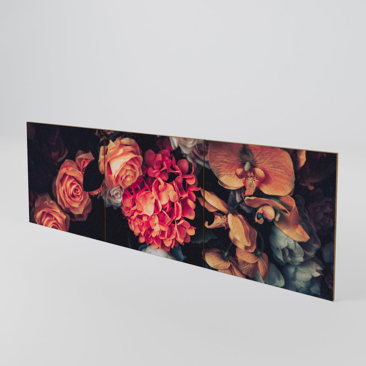 NEVERENDING BLOOM Luckset med 3 dörrar till sideboard