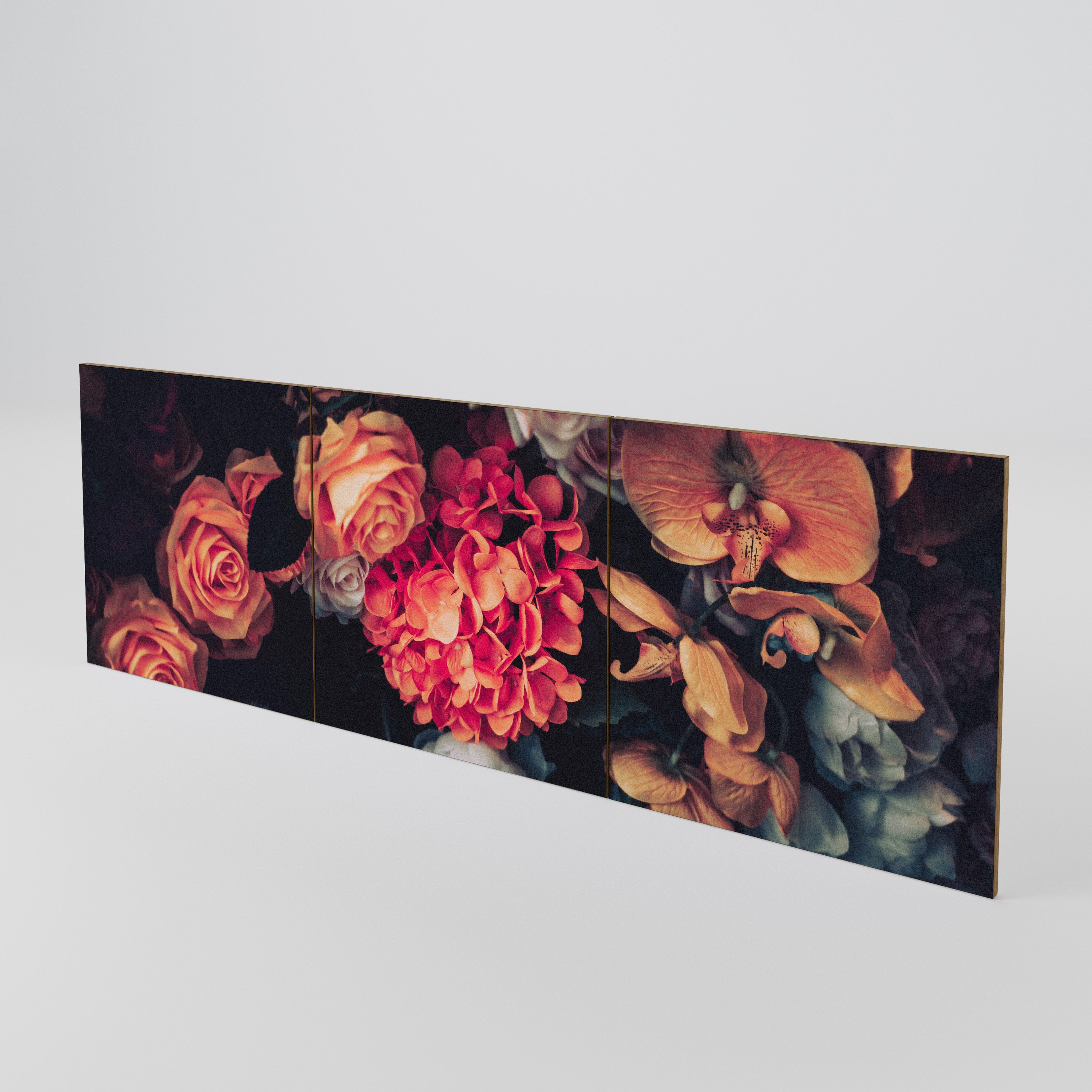 NEVERENDING BLOOM Luckset med 3 dörrar till sideboard