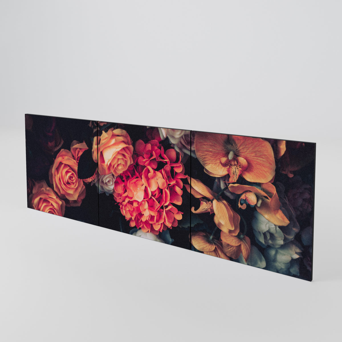 NEVERENDING BLOOM Luckset med 3 dörrar till sideboard