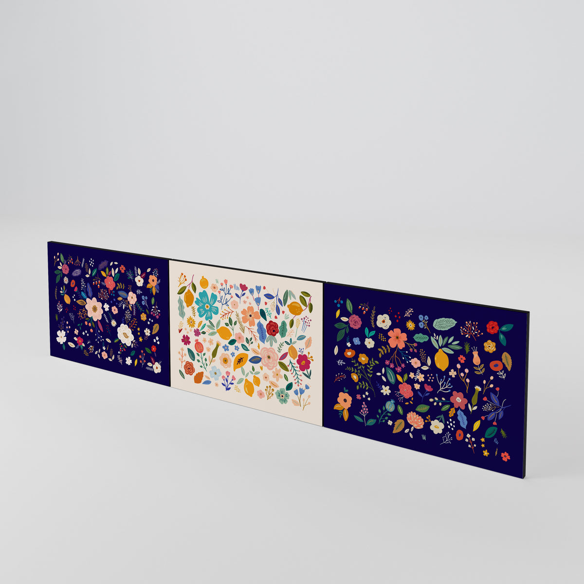 FLORAL COMBINATION Luckset med 3 dörrar till TV-bänk