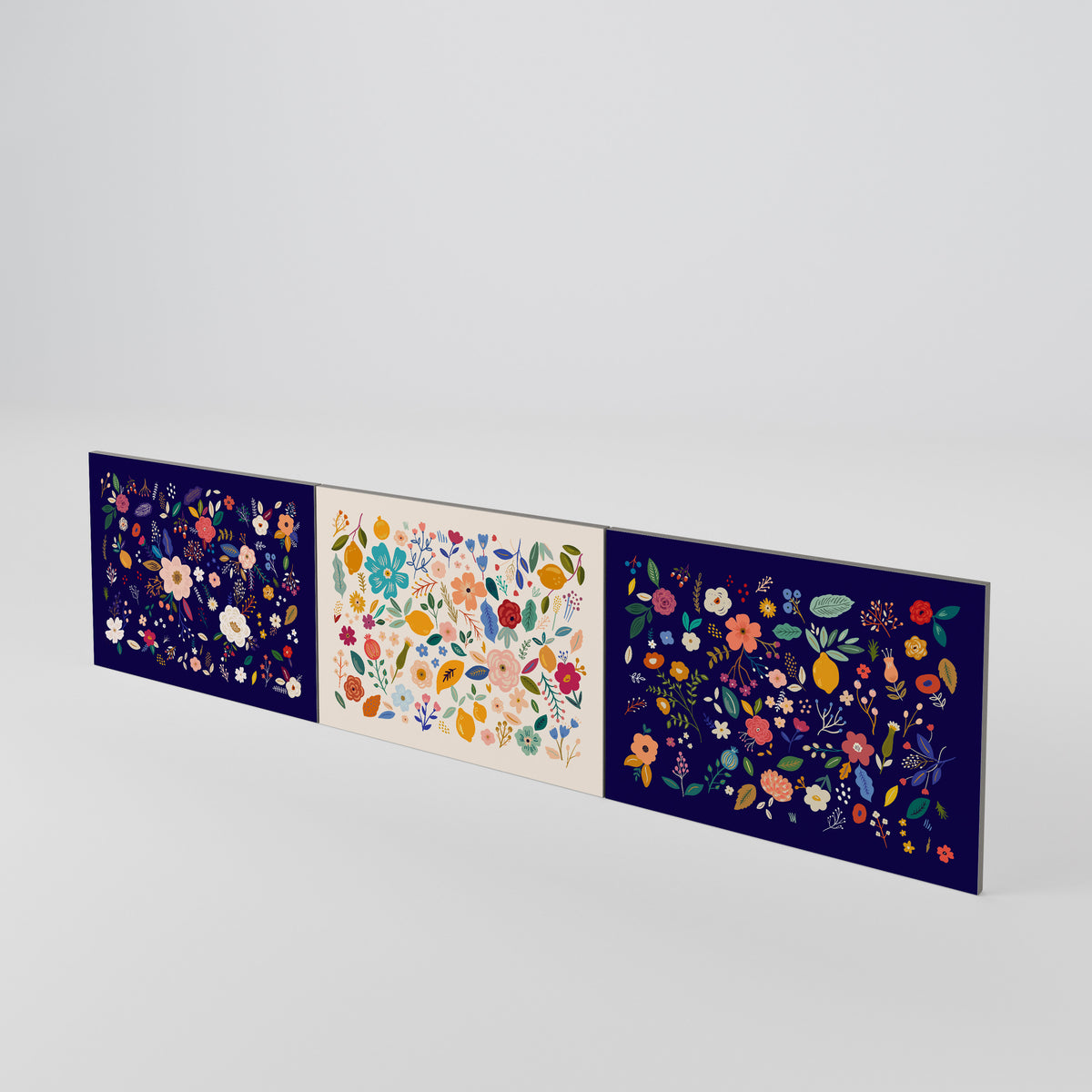 FLORAL COMBINATION Luckset med 3 dörrar till TV-bänk