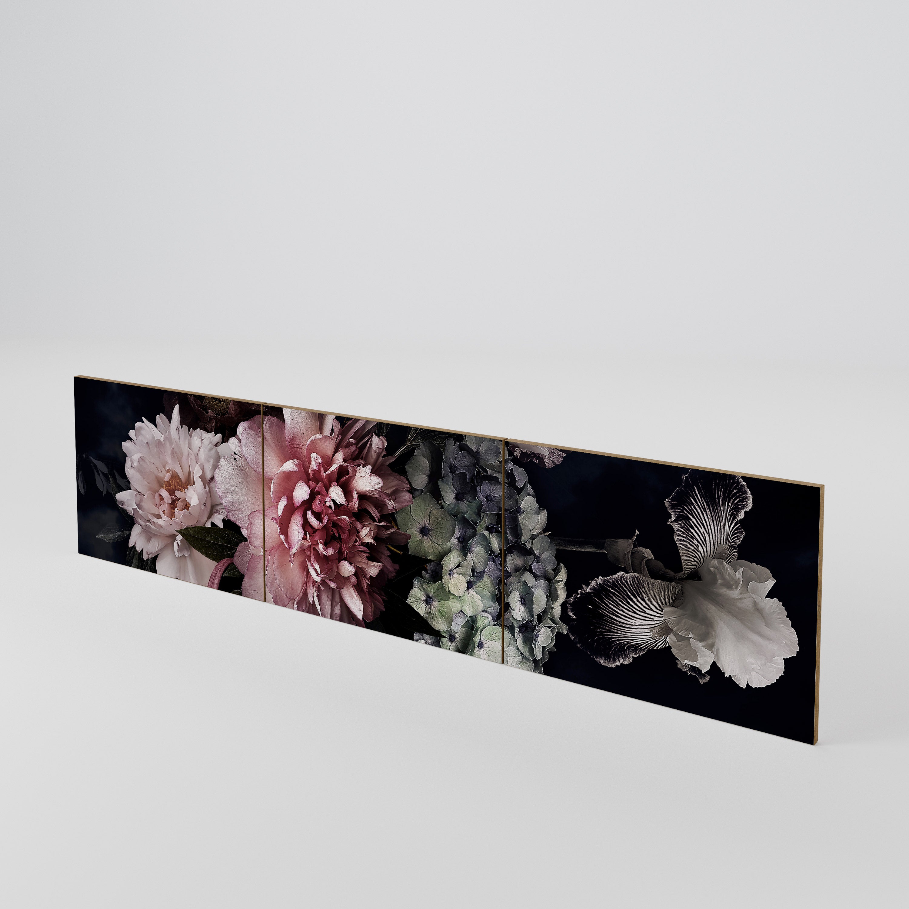 PURE BLOSSOM Luckset med 3 dörrar till TV-bänk