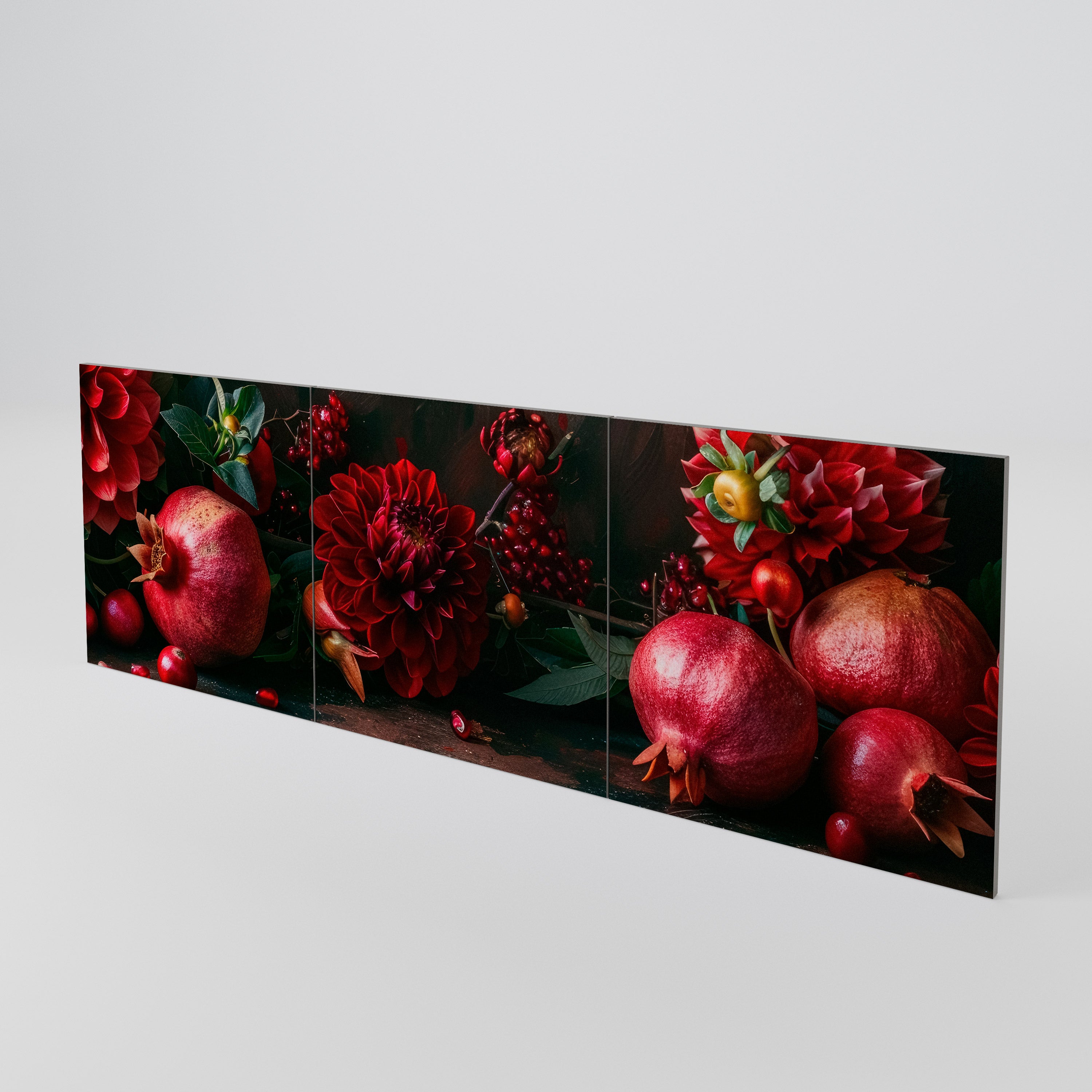 DAHLIAS AND POMEGRANATES Luckset med 3 dörrar till sideboard
