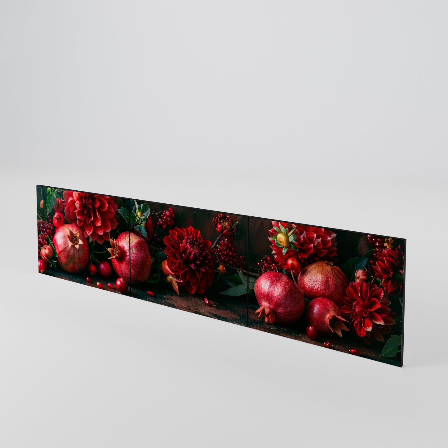 DAHLIAS AND POMEGRANATES Luckset med 3 dörrar till TV-bänk